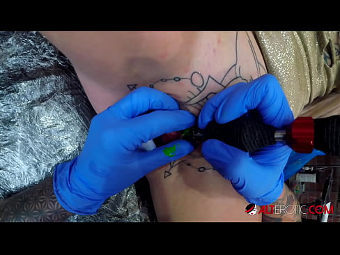 ❤️ An hottie thar a bheith tattooed Sully Savage fuair tattoo ar a clitoris ️❌ Porn vk linn ❌